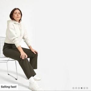 EVERLANE | The Carpenter Pant in Rosin (Green)